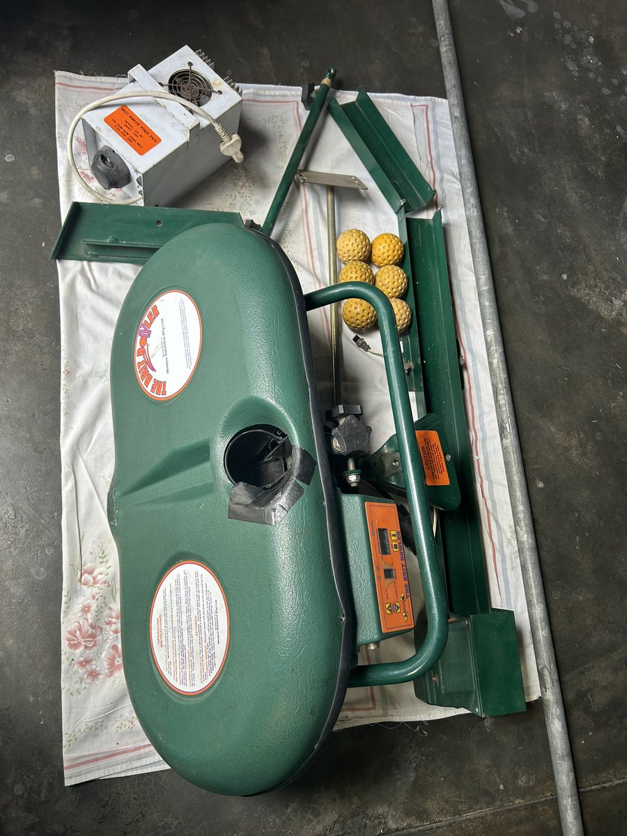 raeescarr23's tweet photo. Cricket Brit Bowling machine for sale. Perfect condition! With all working parts! HMU. https://t.co/VGqMTJCA7W