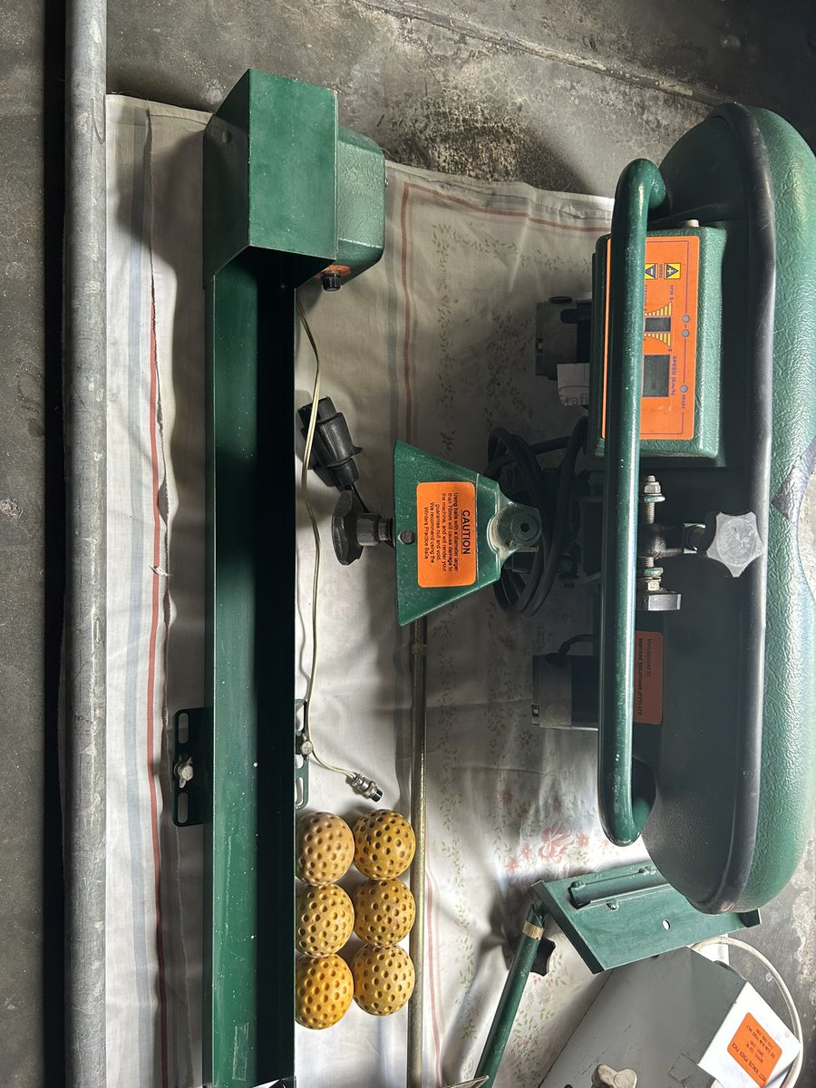 raeescarr23's tweet photo. Cricket Brit Bowling machine for sale. Perfect condition! With all working parts! HMU. https://t.co/VGqMTJCA7W