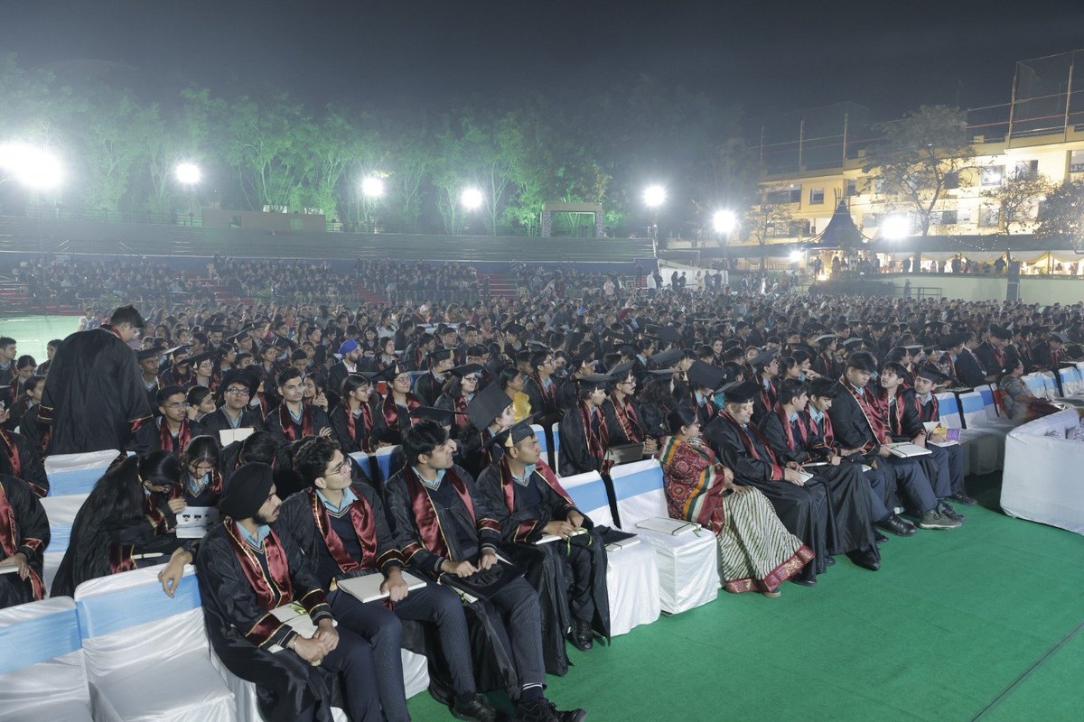 Energy_Swaraj's tweet image. @DrChetanSolanki at the graduation ceremony of
The Shishukunj International School 🏫 🎓

#Indore #graduation #SolarManOfIndia