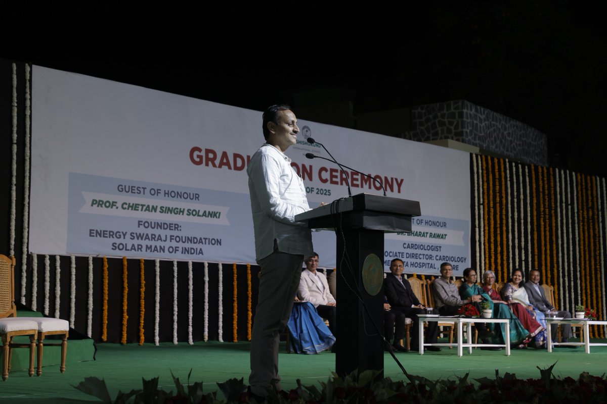 Energy_Swaraj's tweet image. @DrChetanSolanki at the graduation ceremony of
The Shishukunj International School 🏫 🎓

#Indore #graduation #SolarManOfIndia