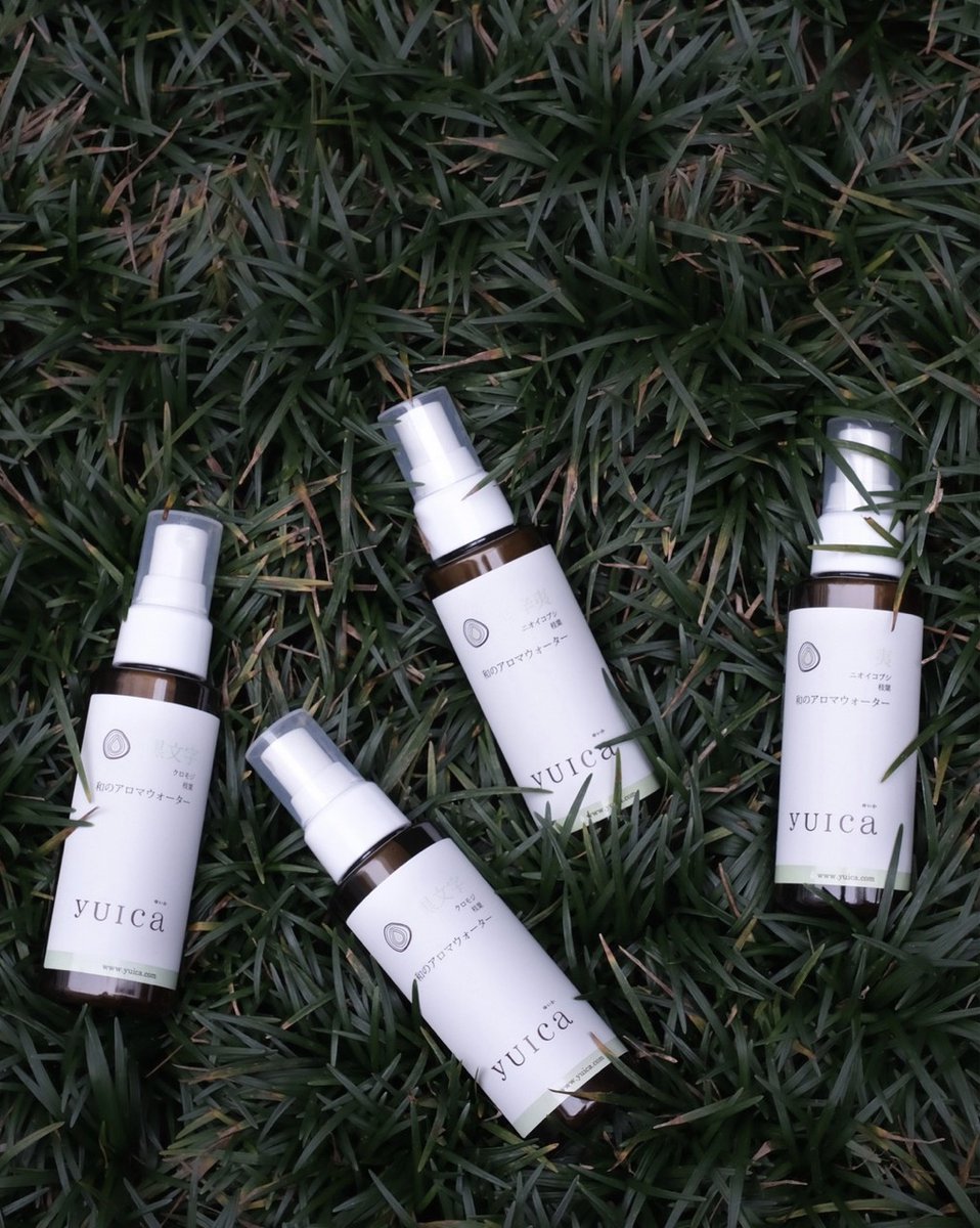 ー
🌿🌸クロモジ &amp; ニオイコブシのアロマウォーター🌸🌿

精油成分約0.5%で、自然な植物の香りが広がる芳香蒸留水。
お部屋にシュッとひと吹きでリラックス&amp;気分転換✨

クロモジとニオイコブシで癒しのひとときをお楽しみください💖

#クロモジ #ニオイコブシ #芳香蒸留水 #癒し