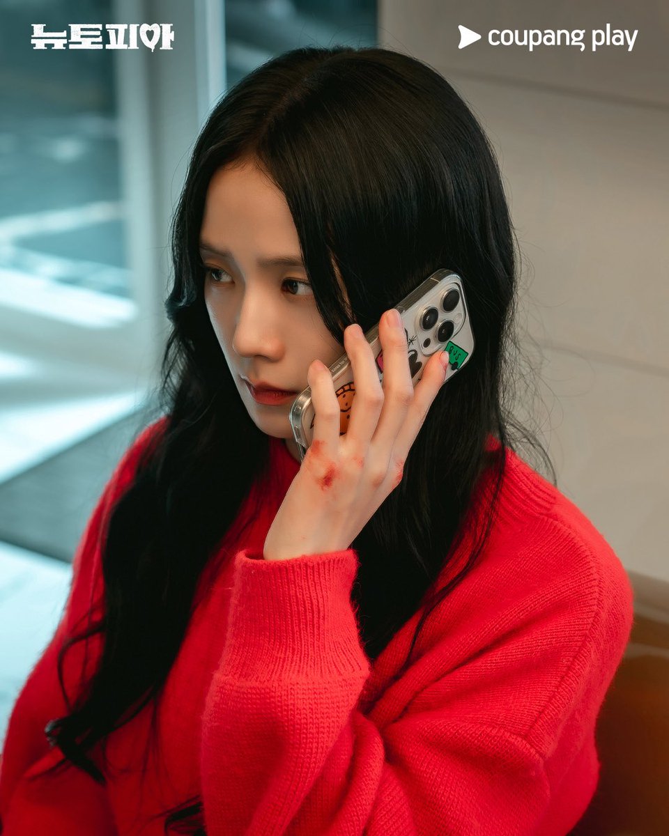 blackpinkbabo's tweet photo. JISOO FOR NEWTOPIA ❤️ https://t.co/7WNz4sEzmN