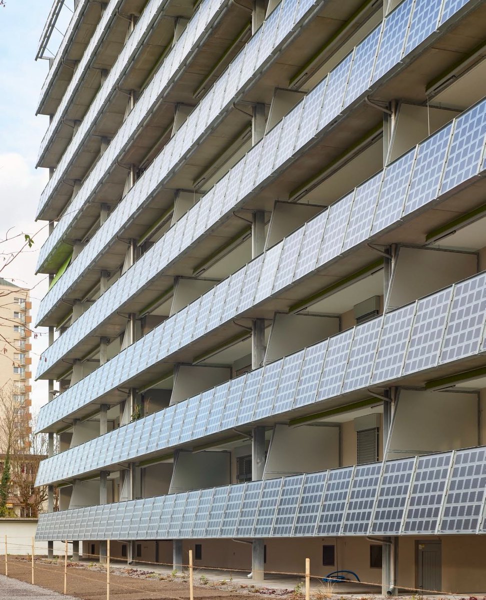 SustainableTall's tweet photo. As cities around the world demolish their mid-20th Century housing blocks, some places are showing how there is another way!

Here’s a 1957 housing block in Switzerland where new solar balconies have been added to increase space for residents and reduce energy bills 🧵 https://t.co/3odExjwtzS