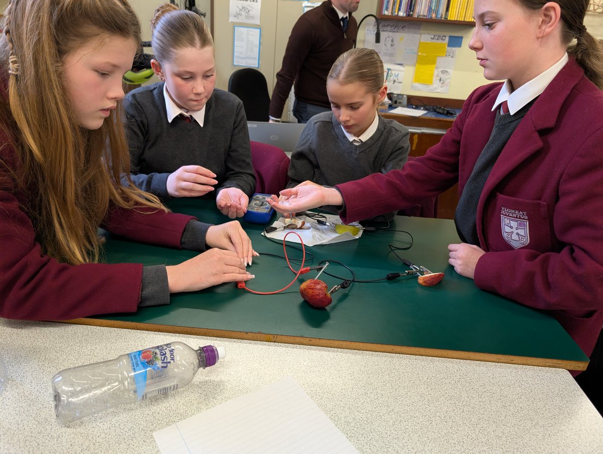 St Ninian's Physics tweet media