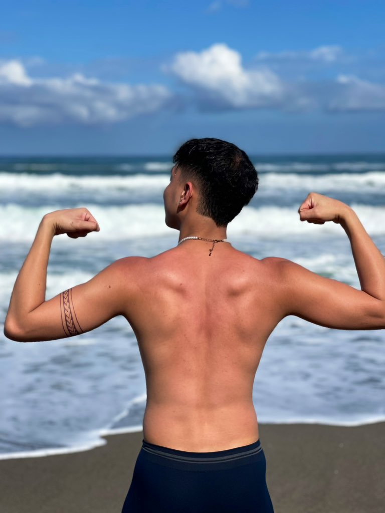 tenteniX1's tweet photo. It’s Tan O’Clock https://t.co/J7yPnQd31S