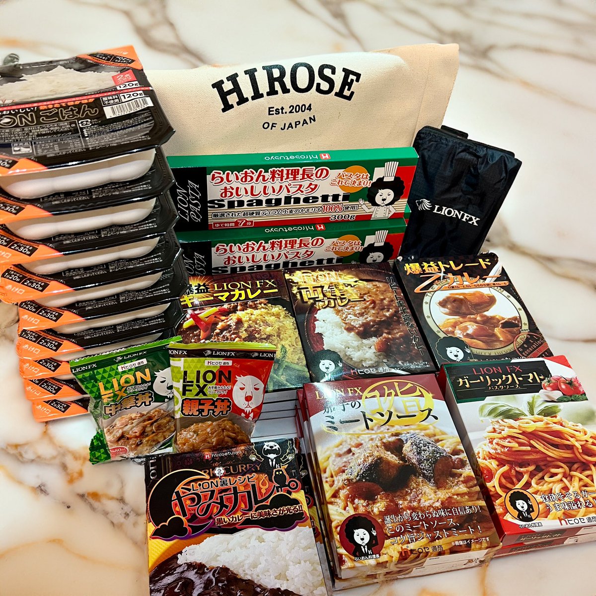ヒロセ通商さんから1月キャンペーンの福袋きた！

バックが2つと食品いっぱい❣️

ありがとうございます😊
#LIONFX