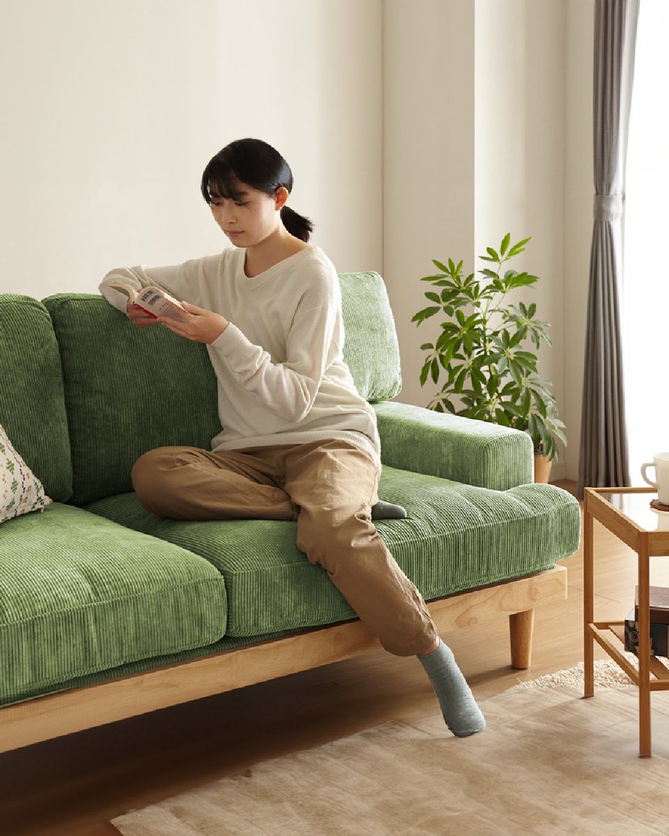 RIKOMENDOU's tweet photo. おしゃれカフェにありそうな、
ゆったり座れる北欧ナチュラルなソファ🛋️

コーデュロイ生地×天然木がとっても可愛いです◎
脚を取り外してロースタイルにするのも👌

↓詳細はここから✓
https://t.co/uh6EdCdzT1

#リコメン堂インテリア館 #ローソファ #北欧イ���テリア　#インテリア https://t.co/MuM0oxeGRN