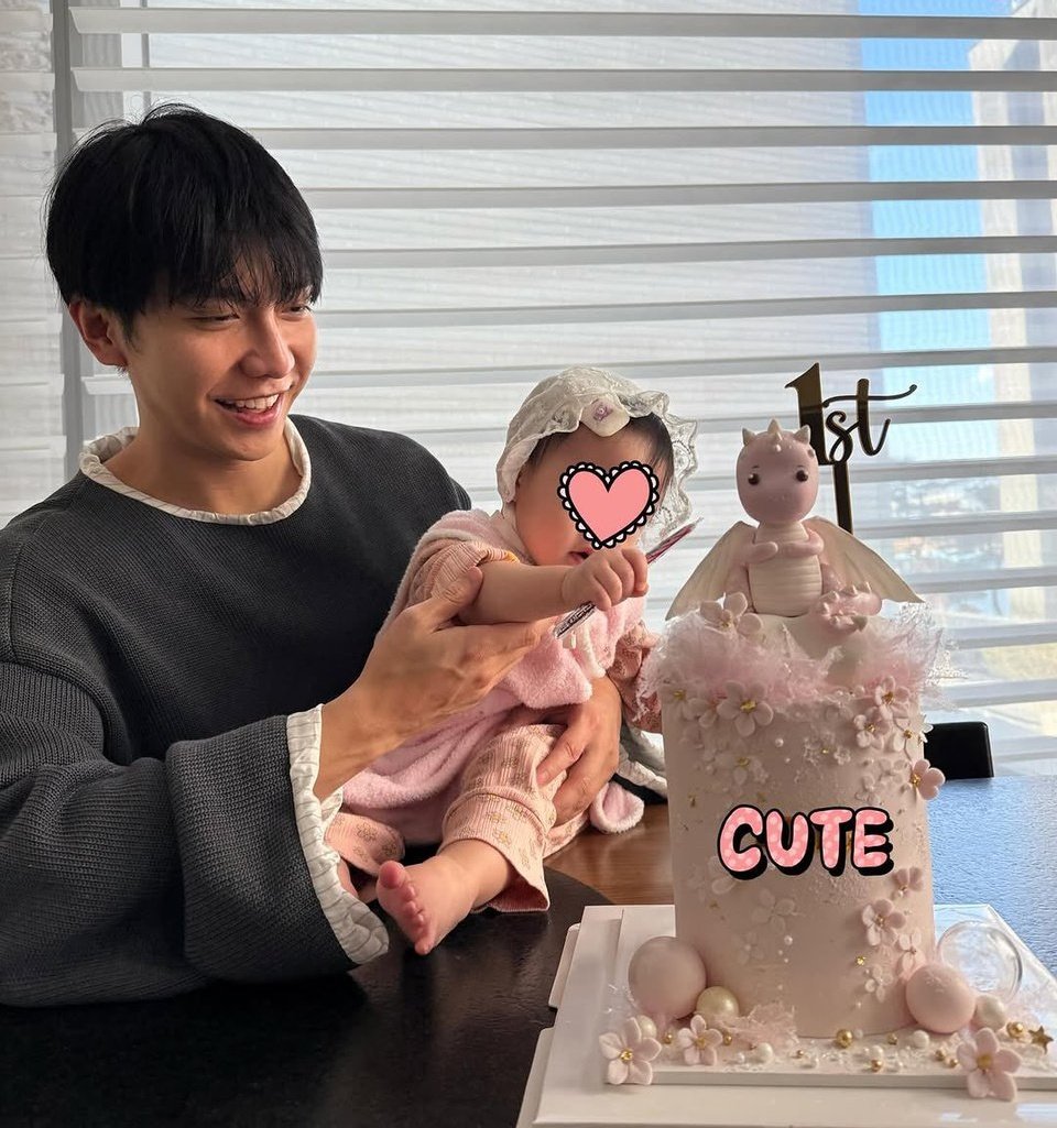 Seeing you this happy just made me happy too..

5 yrs ago, you talked about being a family man at around 35 yrs old and indeed happened.. no doubt,youre a planner.. now looking forward for a more grand plan you talked about 15 yrs ago..

#LeeSeungGi