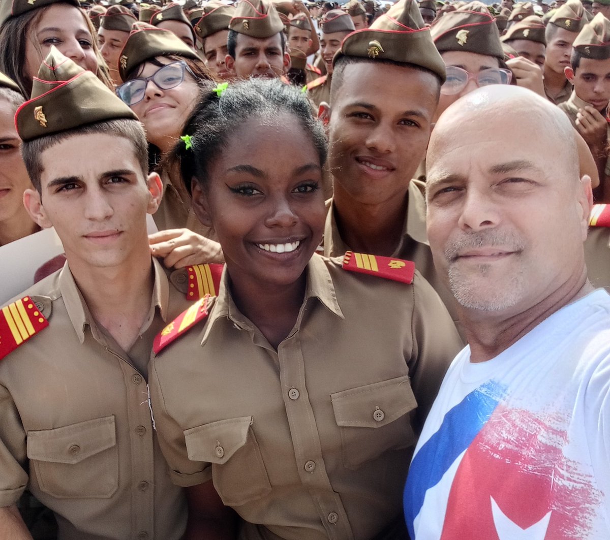 iEn el 93 aniversario de su natalicio, su ejemplo perdura!. #CamiloVive #Cuba #CDRCuba #CamiloCienfuegos