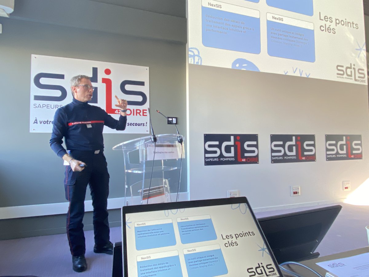 Le <a href="/DDSIS42/">Contrôleur Général Éric MEUNIER - DDSIS 42</a> a réuni cette semaine les cadres du <a href="/sdis42/">Sapeurs-pompiers de la Loire / SDIS 42</a> #pompiers et personnels administratifs et techniques.
L’objectif ? Dresser le bilan de 2024 et présenter les projets 2025, avec un focus sur le déploiement de #NexSIS  et du réseau radio du futur.
<a href="/ANSC_Fr/">Agence du numérique de la sécurité civile</a> <a href="/ACMOSS_FR/">L'ACMOSS et le Réseau Radio du Futur (#RRF)</a>