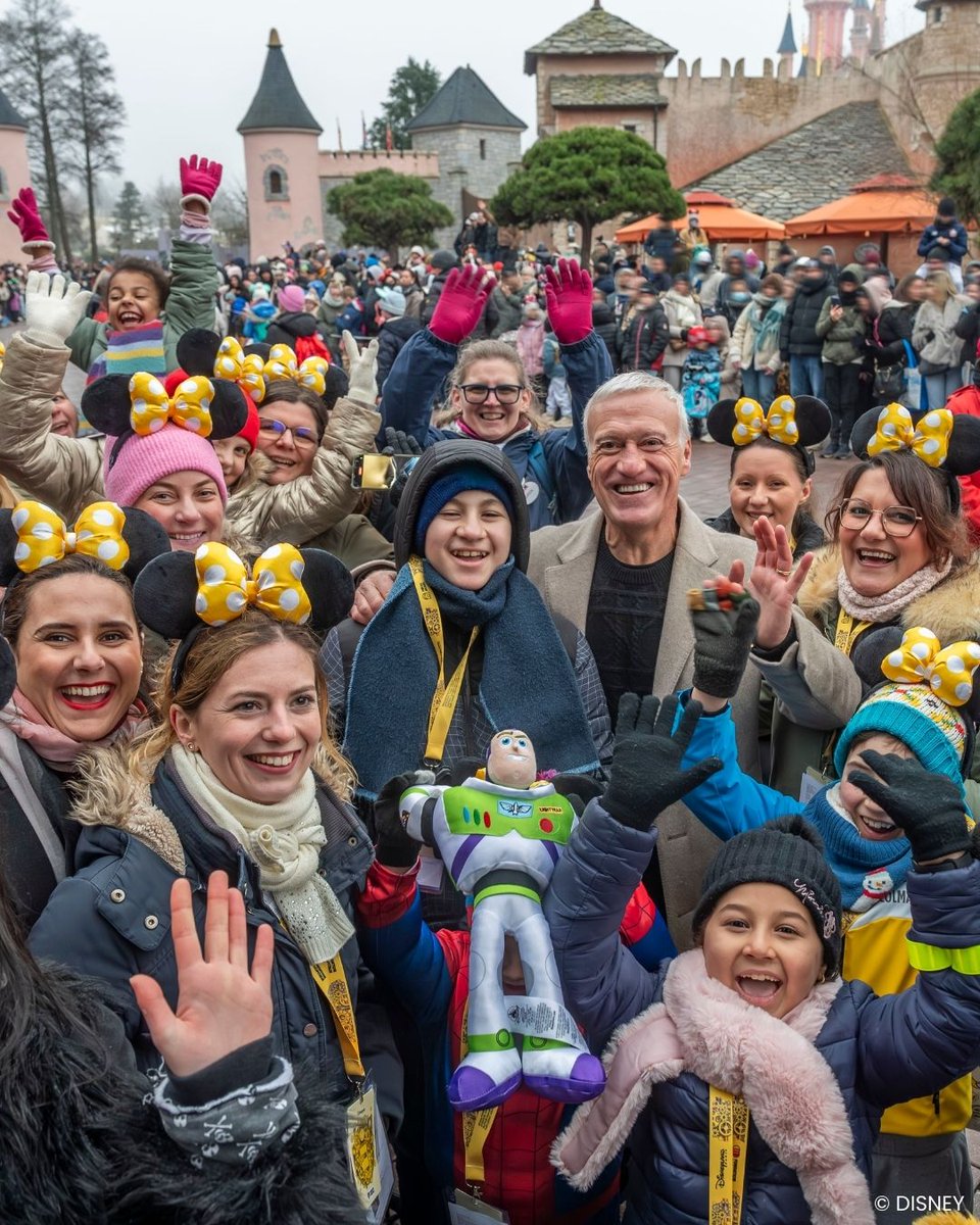piecesjaunes's tweet photo. ✨ Un séjour féérique à Disneyland Paris pour des centaines d’enfants hospitalisés ! ✨
Les 4 et 5 février, @DisneylandParis a ouvert ses portes à 300 enfants hospitalisés de toute la France, accompagnés de leurs familles et de soignants, pour une expérience inoubliable. https://t.co/2Edy19Wk4L