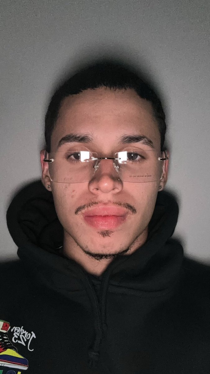 xcxpallet's tweet photo. nós homens bissexuais 😮‍💨 https://t.co/j7Uf3STv4X