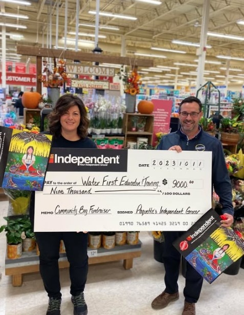 Hats off to Sandy &amp; Chris from Paquette's Your Independent Grocer for raising $9,000 for Water First Education &amp; Training through their #bagvertising program in Hanmer, ON!

Many generous customers even donated $20 after receiving the bags for free!

Way to give, Hanmer!