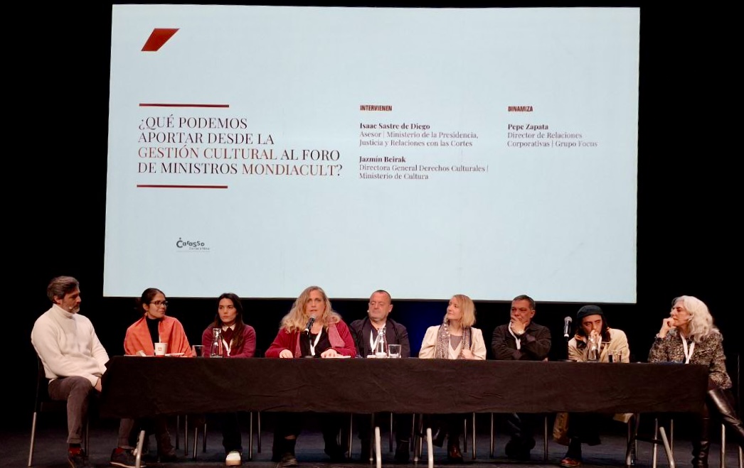 Dirección General de Derechos Culturales (@ddccgob) on Twitter photo Jazmín Beirak , Directora General de Derechos Culturales, ha participado en #PÚBLICA25
📔Mesa participativa: “¿Qué podemos aportar desde la gestión cultural al foro de ministros MONDIACULT?”
🖇️con <a href="/M_Presidencia/">Ministerio de la Presidencia, Justicia y R. Cortes</a> Dinamiza: <a href="/PepeZapata/">PepeZapata</a>
<a href="/jbeirak/">Jazmín Beirak Ulanosky</a> <a href="/culturagob/">Ministerio de Cultura</a> <a href="/Publica_cultura/">PÚBLICA_Cultura</a> Jazmín Beirak , Directora General de Derechos Culturales, ha participado en #PÚBLICA25
📔Mesa participativa: “¿Qué podemos aportar desde la gestión cultural al foro de ministros MONDIACULT?”
🖇️con <a href="/M_Presidencia/">Ministerio de la Presidencia, Justicia y R. Cortes</a> Dinamiza: <a href="/PepeZapata/">PepeZapata</a>
<a href="/jbeirak/">Jazmín Beirak Ulanosky</a> <a href="/culturagob/">Ministerio de Cultura</a> <a href="/Publica_cultura/">PÚBLICA_Cultura</a>