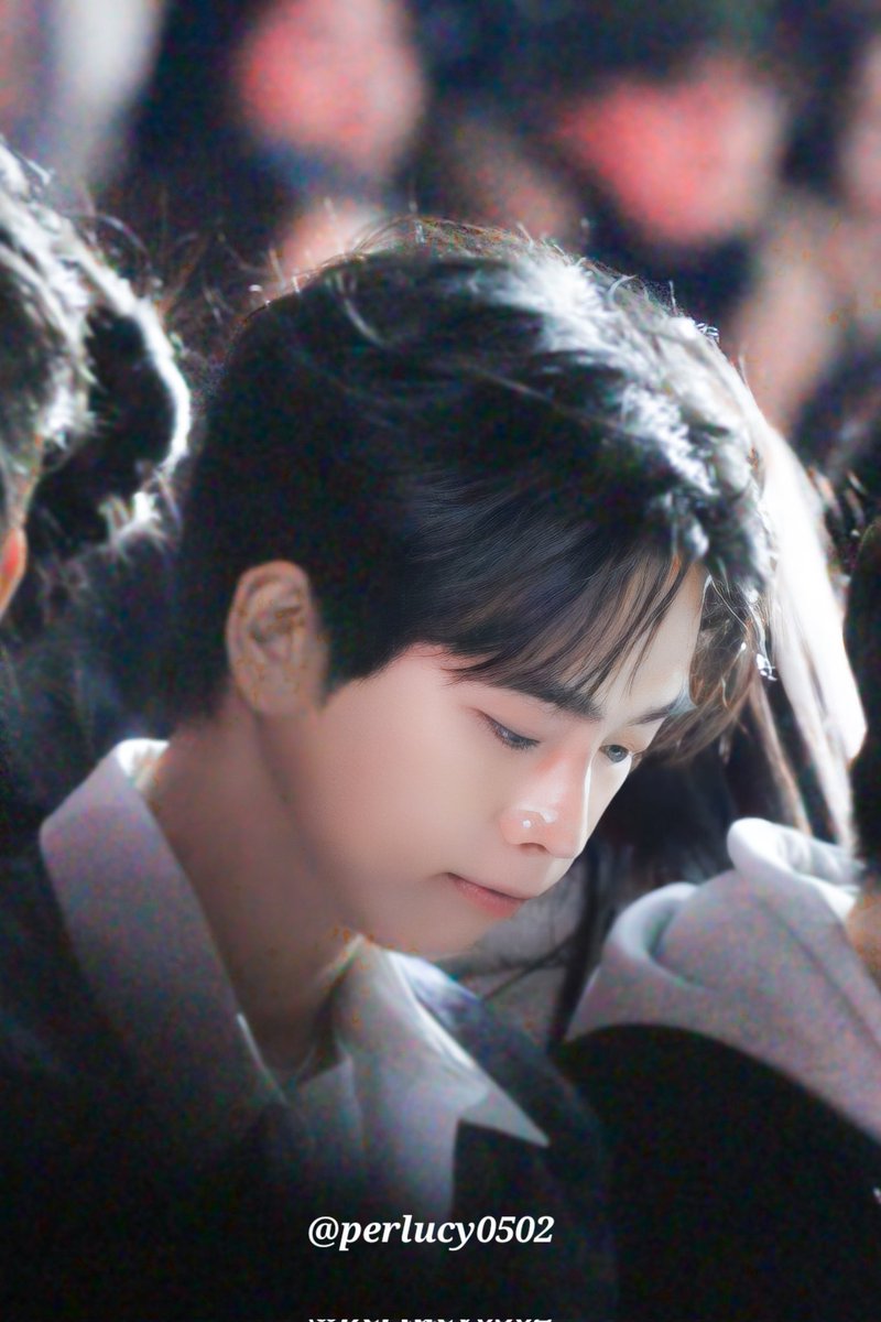 perlucy0502's tweet photo. 20250206 
2025 f/w 서울패션위크

#LUCY #루시 #최상엽 https://t.co/YMeQqBFWPO