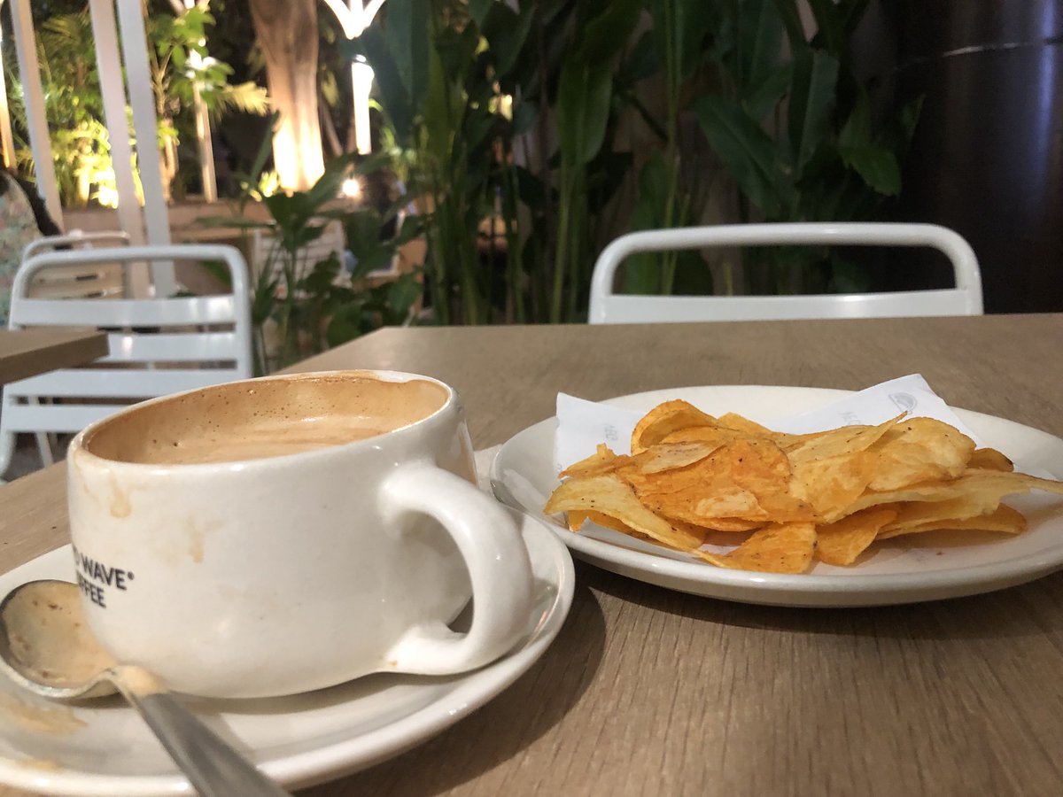 moumiayush's tweet image. To get those headlines flowing, wave after wave … 😁 ⁦@thirdwaveindia⁩ #Bangalore #LavelleRoad