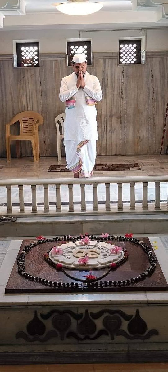 ganeshghode6377's tweet photo. शेवटची विनवणी संतजणी परिसावी
विसरतो न पडावा माझा देवा तुम्हासी https://t.co/S2GD82yBF1