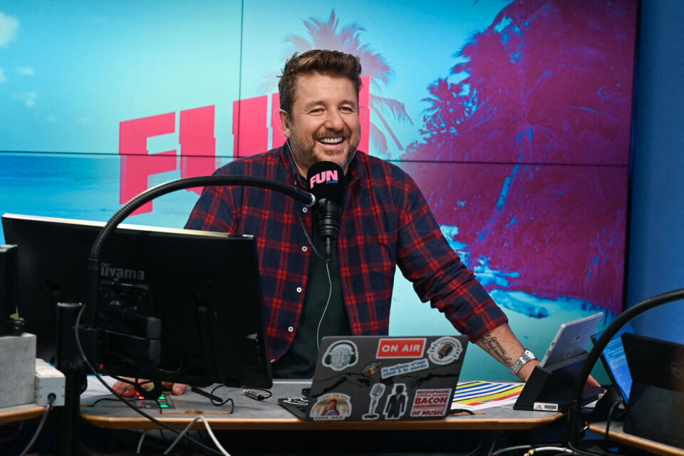 Monascope7 (@monascope7) on Twitter photo 📻 #Medias
L'animateur <a href="/BrunoGUILLONOff/">Bruno GUILLON 🐵</a> officialisé à la matinale de Fun radio pour la rentrée 2025. 📻 #Medias
L'animateur <a href="/BrunoGUILLONOff/">Bruno GUILLON 🐵</a> officialisé à la matinale de Fun radio pour la rentrée 2025.
