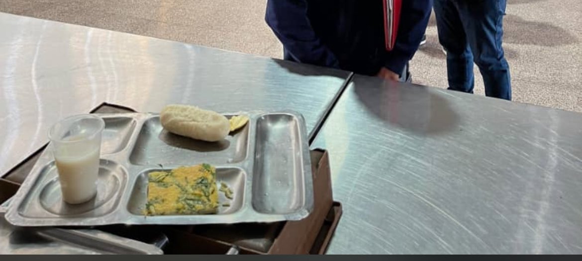 Ariel José Perez (@arieljp_lopez) on Twitter photo Como estudiante, me llama la atención que la máxima autoridad <a href="/CUUCV_oficial/">Consejo Universitario UCV Oficial</a> tenga muy desproporcionalmente como merienda esta “comodidad”, en el pasado hasta servicio de merienda brindada nuestro comedor a los estudiantes hoy en día contamos con un servicio asfixiado. Como estudiante, me llama la atención que la máxima autoridad <a href="/CUUCV_oficial/">Consejo Universitario UCV Oficial</a> tenga muy desproporcionalmente como merienda esta “comodidad”, en el pasado hasta servicio de merienda brindada nuestro comedor a los estudiantes hoy en día contamos con un servicio asfixiado.