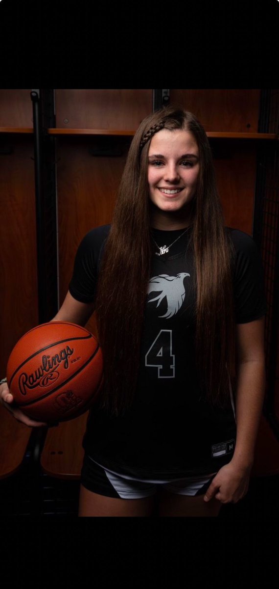 💙 Senior ⭐️ Spotlight ❤️
 
Nora Chesshir #4

Favorite 🎥 : Matilda

Favorite Food: wingstop

Favorite 🎶: anything Rhianna 

Favorite HS memory: cedar point trips with the team

Plans post HS: attend Walsh University to major in Nursing