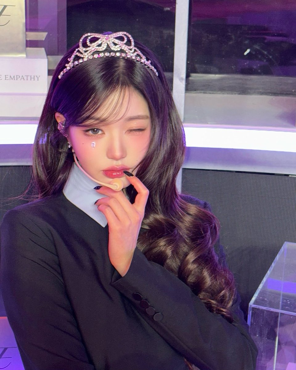 ivepics_'s tweet photo. doll face https://t.co/hJD6Al71i9