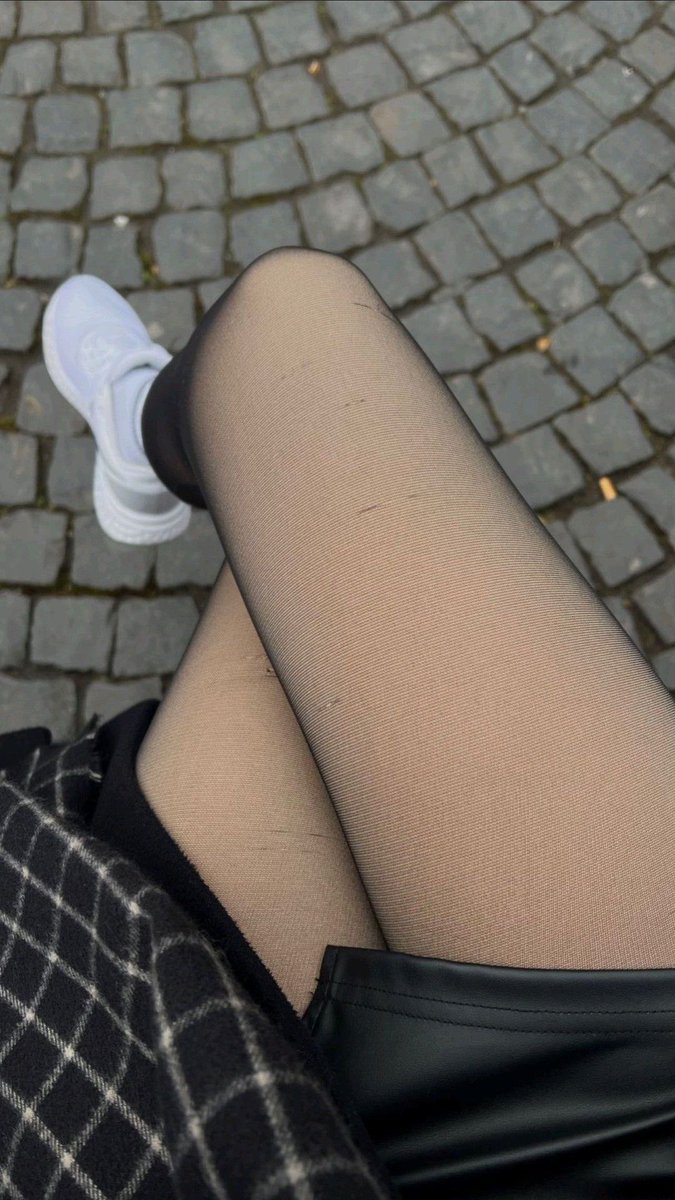 Şu çorabı yırtmadan giyebiliyorum mesela…