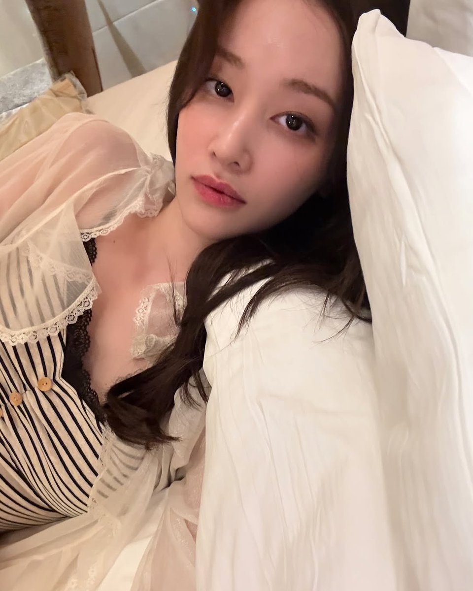 Joncseo's tweet image. be careful, you might just fall…. for me