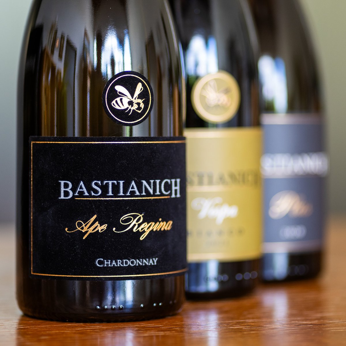 Ape Regina mette piede e prende posto nella nostra linea Cru, insieme a Vespa Bianco, Vespa Rosso, Plus e Calabrone.

#bastianich #fvg #friuliveneziagiulia #wine