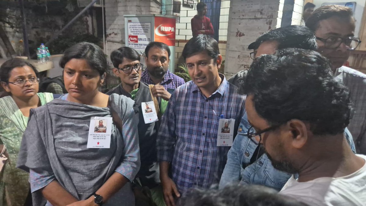 MinakshiMukher8's tweet photo. যোগ্য শিক্ষকদের আন্দোলনে পুলিশের লাঠিচার্জ ও গ্রেফতারি। যোগ্য শিক্ষকদের পাশে DYFI https://t.co/6Dk0VqZyKT