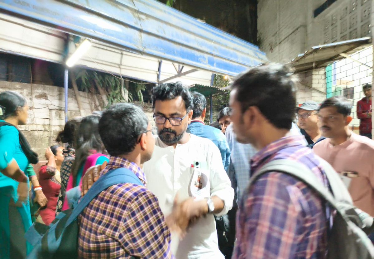MinakshiMukher8's tweet photo. যোগ্য শিক্ষকদের আন্দোলনে পুলিশের লাঠিচার্জ ও গ্রেফতারি। যোগ্য শিক্ষকদের পাশে DYFI https://t.co/6Dk0VqZyKT
