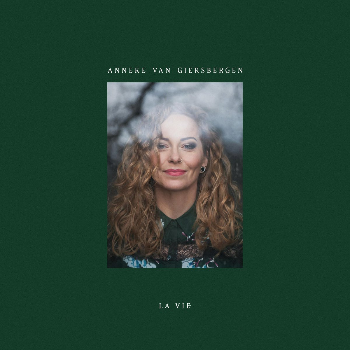 I'm thrilled to unveil the EP cover and track list!
1 One More Nanosecond
2 When I Die
3 More Than A Thousand Words
4 Heal Me
Artwork:Studio Zuid Design
Photography:Mark Uyl
My new album will be released as a trilogy. The first EP, ‘La Vie’, will be available digitally on Feb 28.