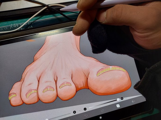 I like between the thumb and forefinger of a woman's foot!😚
It's even better when it's slippery with sweat.🥰💖 