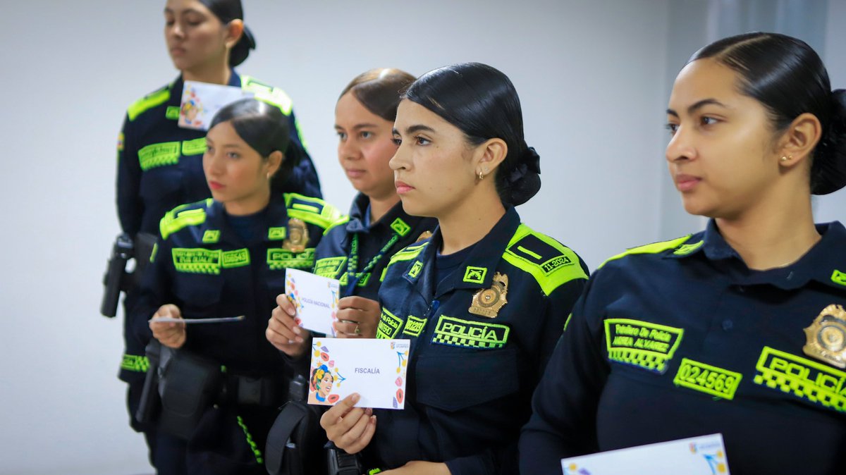 mujeratlantico's tweet photo. Hoy, el equipo de Atención y Prevención de la Secretaría de la Mujer capacitó a los nuevos policías que se suman a la #PatrullaPúrpura 🚓🚺 https://t.co/nyx4cOqB3d