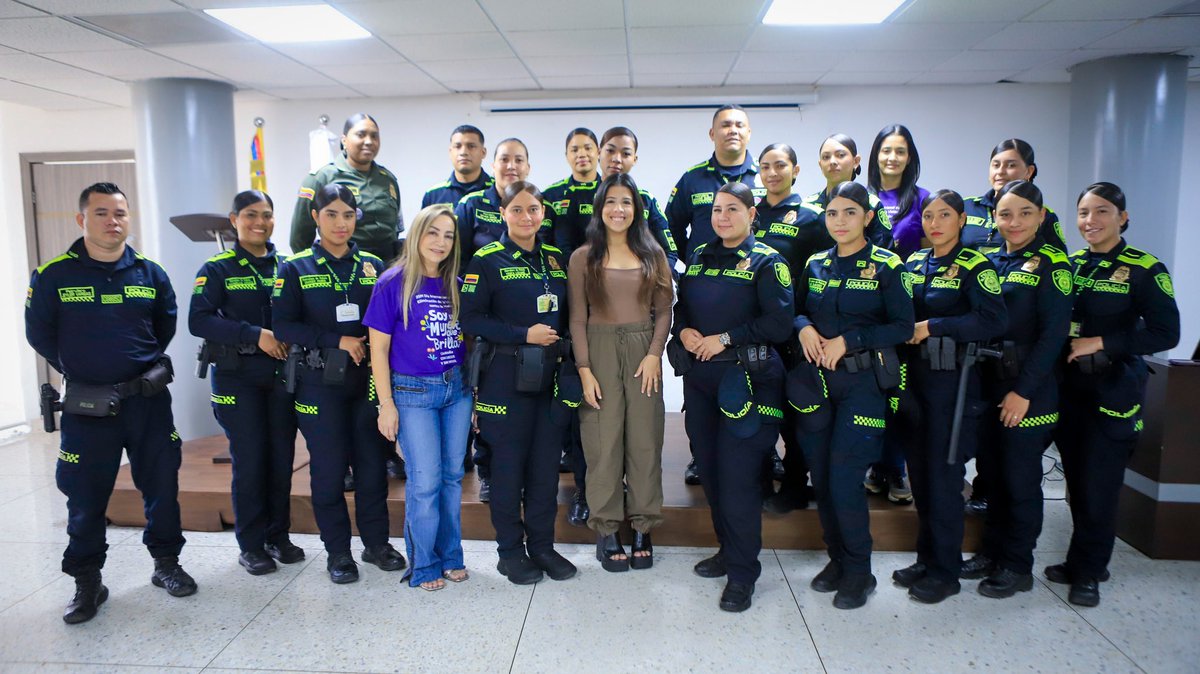 mujeratlantico's tweet photo. Hoy, el equipo de Atención y Prevención de la Secretaría de la Mujer capacitó a los nuevos policías que se suman a la #PatrullaPúrpura 🚓🚺 https://t.co/nyx4cOqB3d