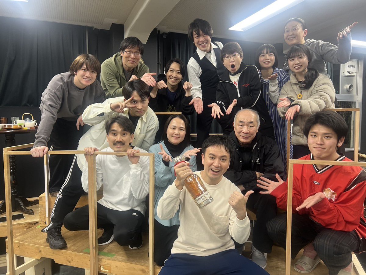 seiya0906's tweet photo. 『他者の国』絶賛稽古中です！！
今日はつっちーさんこと土屋 佑壱さんのお誕生日🎂おめでとうございます🎉㊗️
本当にどうやったらそんなおもしろいお芝居が出来るんだろう😳と日々勉強させてもらってます。
学ぶべき先輩方が沢山で良い現場です。
残り稽古も少なくなってきましたがみんなで力を合わせてがんばります☺️