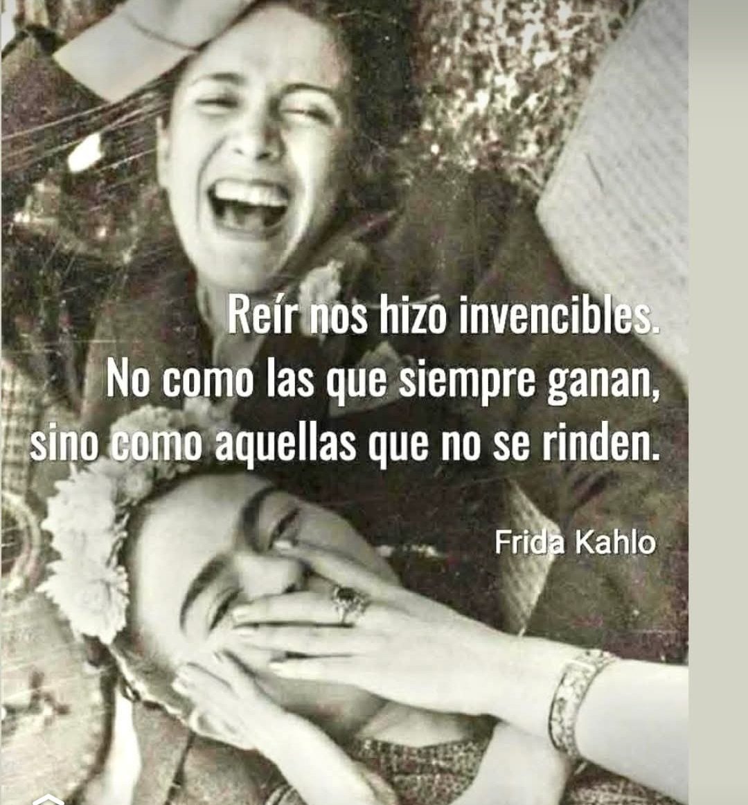 Mi abuela en el cielo decía: Tú sonrisa me da vida, por ella y todas las maravillosas personas que conozco jamás deje de hacerlo, con dignidad e integridad.