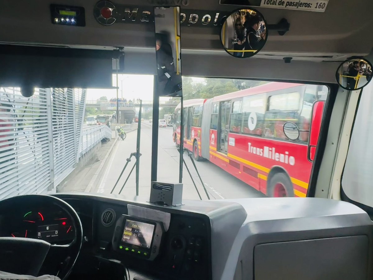 ServicioCivilD's tweet photo. #BogotáSeMueve en el #DíaSinCarroYSinMoto en transporte público 🙌🔝. 
¡Así nos movimos hoy en el @ServicioCivilD! El talento humano se subió a @TransMilenio y en pocos minutos llegó a la oficina 🏢.

Una gran alternativa para recorrer Bogotá de forma rápida 👌🏻. https://t.co/0pmBaY1kkz
