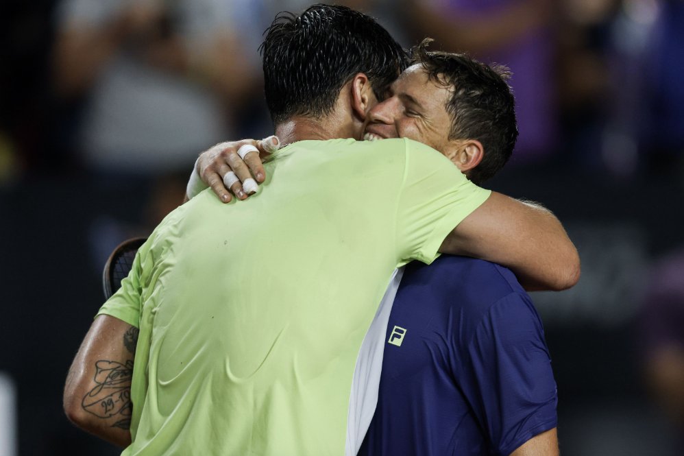 puppotenis's tweet photo. Resultados @rosariochall
@camilougo a @dieschwartzman 4-6 6-3 6-4
Gustavo #Heide (BRA) a @facu_mena 6-2 3-1 ret.
@andreacollarini a Dmitry #Popko (KAZ) 6-1 6-4
Damir #Dzumhur (BIH) a Marco #Trungelliti 6-4 6-4
📸 #PrensaChallRosario https://t.co/gOFuPwjdSE