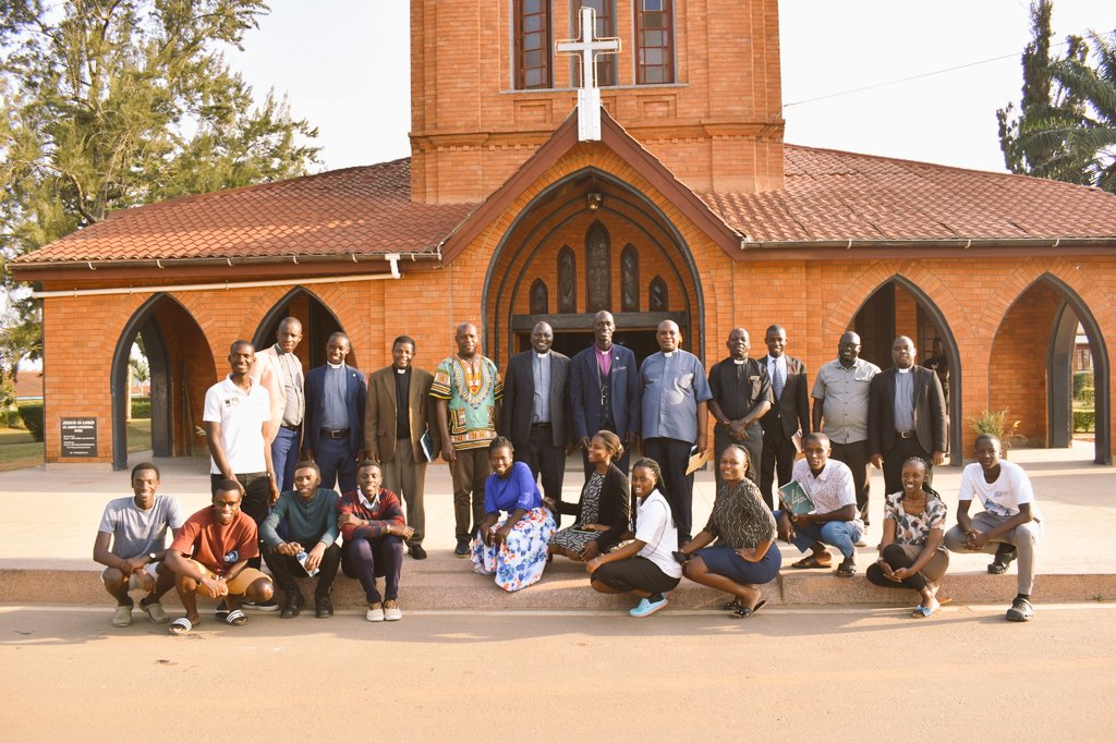 AnkoleDiocese's tweet image. On 5th February 2025, Bishop Fred Sheldon Mwesigwa and the Ankole Diocesan Secretariat were Delighted to receive Bishop Levi and his Diocesan team from the Diocese of Yei in South Sudan on a bench marking visit to @AnkoleDiocese projects.