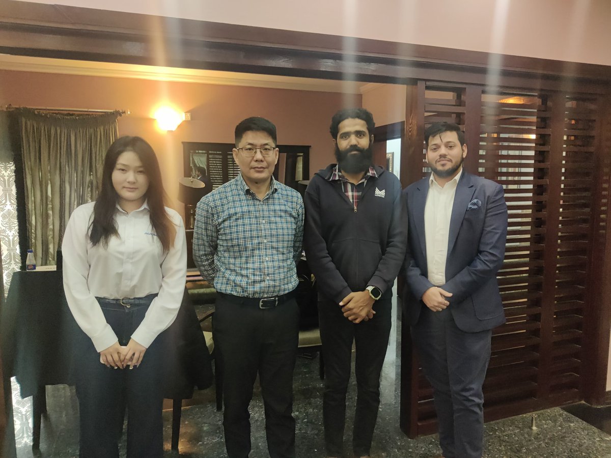 SmartEyeBiz's tweet photo. 🤝 Exciting Collaboration Alert! 🚀

We are thrilled to announce a strategic partnership between Smart Eye Biz and Auxsol, a leading Chinese inverter manufacturer! 🌍⚡

This collaboration marks a new era of innovation, efficiency, and sustainable energy solutions. https://t.co/9FWeI9hGN9
