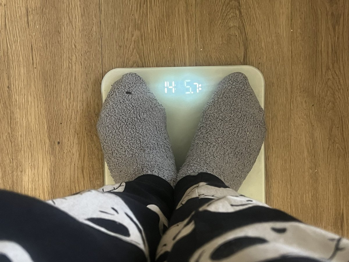 fatteningfreak's tweet photo. Iβm back in the 200lbs club, guys π₯³ 6.5lbs up from last week, and whatβs a better way to celebrate than a good JIGGLE! π€©
#Grommr #Gainer #GayGainer #MaleWeightGain #BellyPlay #MoobPlay #MakeMeFat https://t.co/8j6uBe5tcr