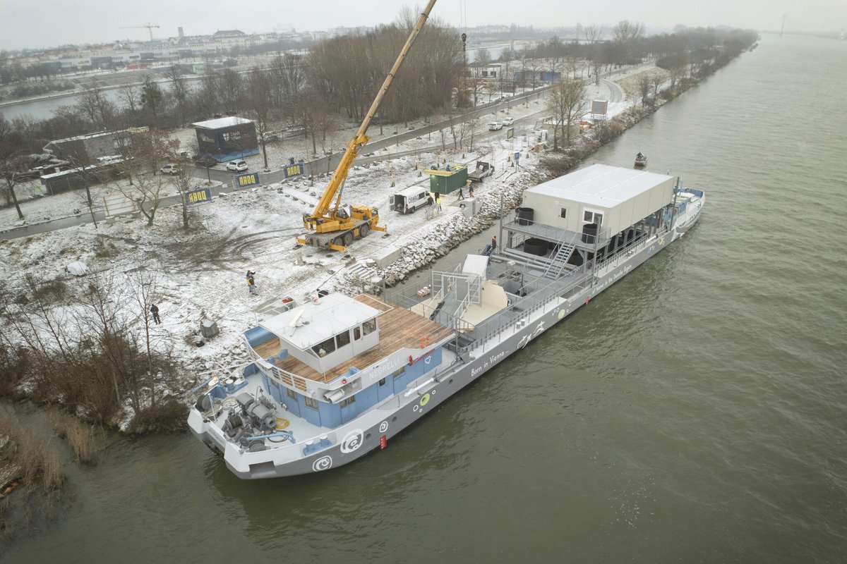 🐟 Big win for sturgeon conservation! 🌍💙

The floating fish rearing facility has arrived in Vienna! 🚢 This is a huge step forward in protecting and restoring these incredible species.

Stay tuned for more! 🐠💦
lb4sturgeon.eu

📷© Zinner
