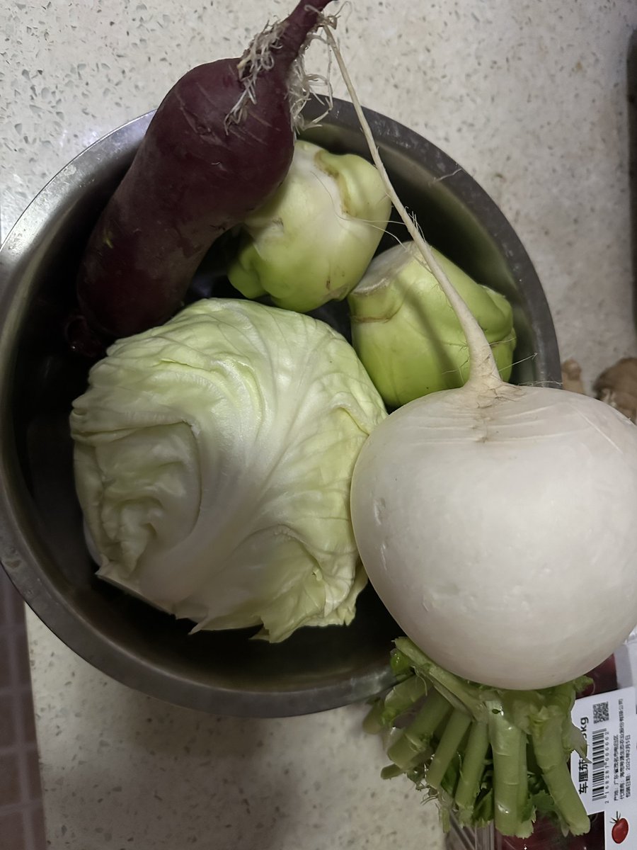 试试盒马打折的这个冷泡汁 买了点萝卜菜头包菜