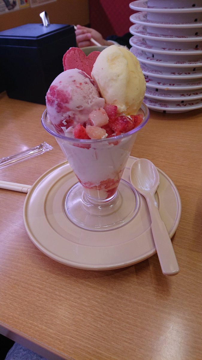 knnb20nc's tweet photo. スシローのお楽しみパフェ
イチゴ系に戻ってしまった… https://t.co/LT6OqoF3Gs
