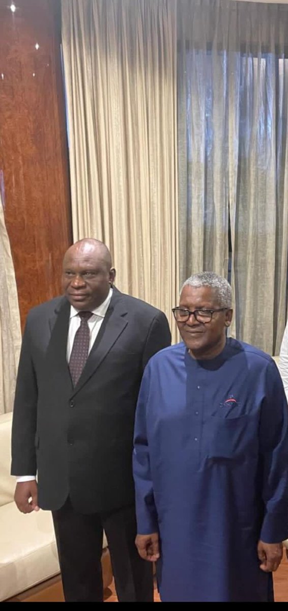 ITRACOM Holding CEO and Founder of #FOMI, Mr.Ntigacika Adrien held talks in Lagos yesterday with Aliko Dangote, the founder and President/Chief Executive of the Dangote Group, a Holding bringing together about ten companies including Dangote Cement and Dangote Fertilizer Plant.