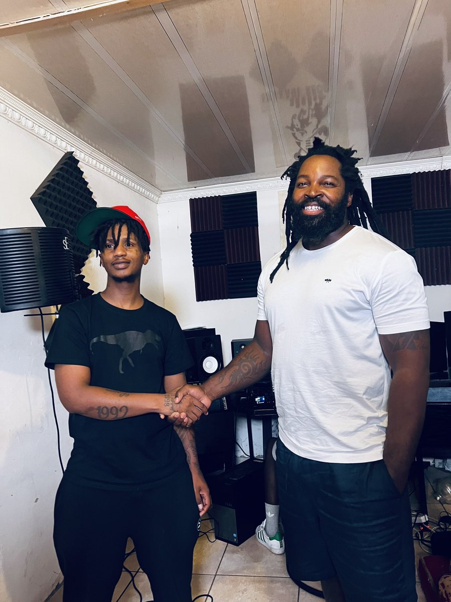 BigZulu_ZN's tweet photo. Nkabi Nation Ngicela ukuthatha lelithuba ngibonge👏🏿ku mfwethu @emteethehustla ngokuth sihloniphane agcine enyathelile emagcekeni aseNkabi Records👏🏿Siyabonga kakhulu Qhawe lakith🤝Sengingasho ngith my Album is Ready👏🏿Hip Hop👏🏿 https://t.co/Ve2rFsdZHB