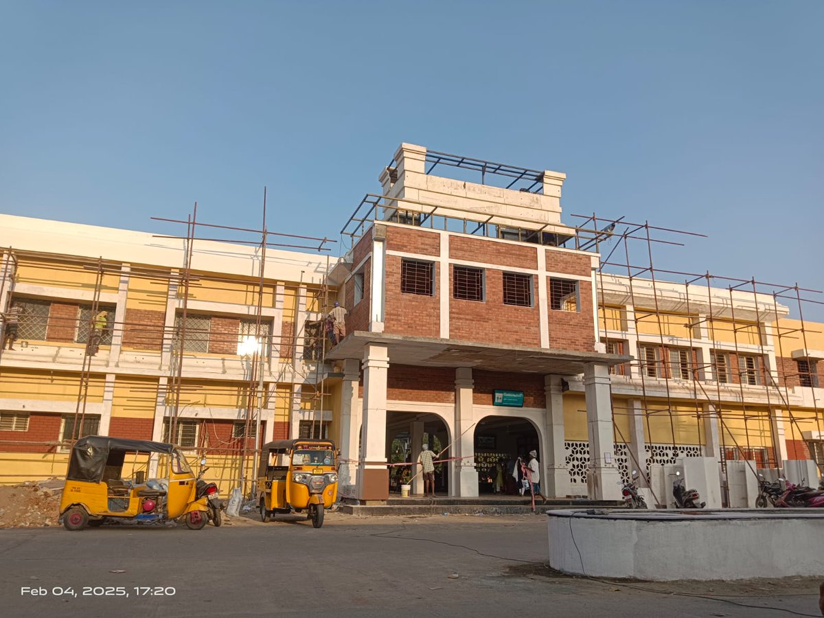 DRMTPJ's tweet photo. Infrastructure Upgrade!
#Tiruvannamalai Railway Station of #TiruchchirappalliDivision gets a stunning makeover with Glass Fibre Reinforced concrete work on the Terminal Building under #AmritBharatstationscheme
#SRInfraUpdates https://t.co/KNdNWjAS70