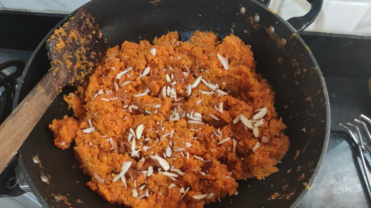 Kis Kis ko khana hae aiye 

Hajar ka halwa