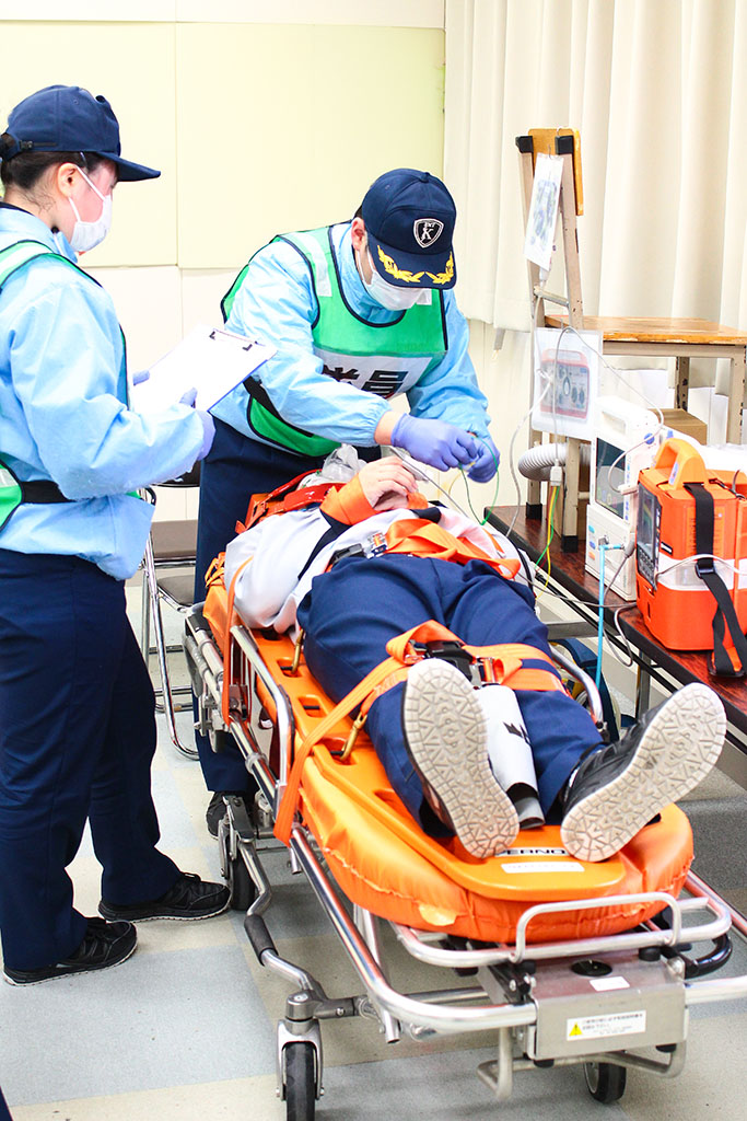 imwc_1's tweet image. 救急救命学科の1年は、「外傷処置Ⅰ」で外因を想定した実技試験を行いました。

詳細はこちらから
imwc-ichinoseki.ac.jp/info/life-savi…

#国際医療福祉専門学校一関校 
#imwc一関 
#目指すのは未来の笑顔をつくる仕事 
#救急救命学科 
#理学療法学科 
#専門学校 
#岩手県