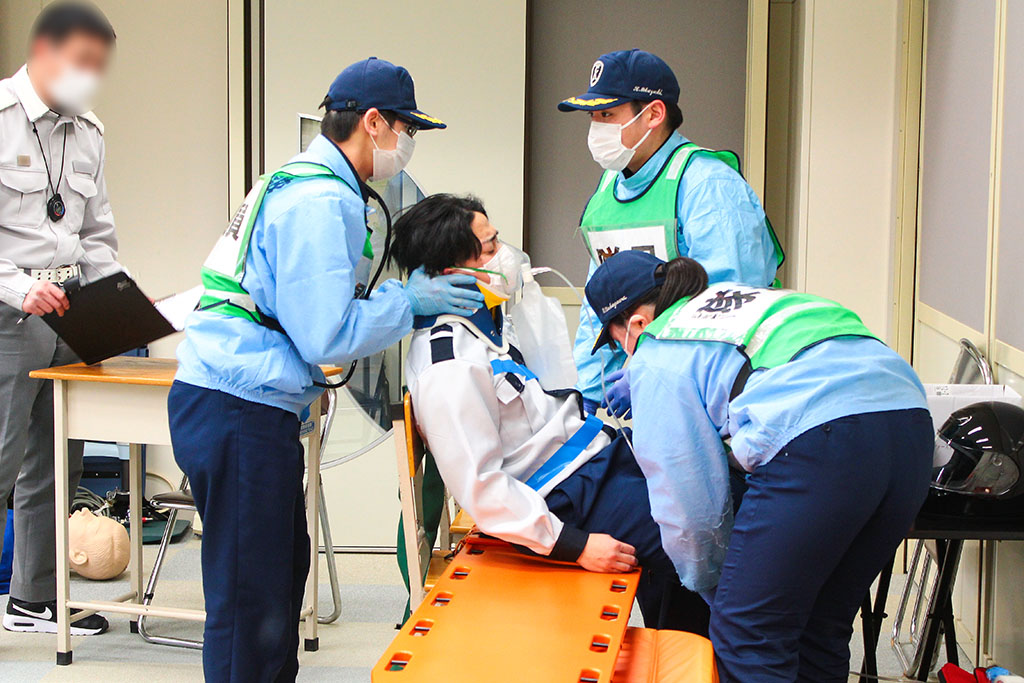 imwc_1's tweet image. 救急救命学科の1年は、「外傷処置Ⅰ」で外因を想定した実技試験を行いました。

詳細はこちらから
imwc-ichinoseki.ac.jp/info/life-savi…

#国際医療福祉専門学校一関校 
#imwc一関 
#目指すのは未来の笑顔をつくる仕事 
#救急救命学科 
#理学療法学科 
#専門学校 
#岩手県